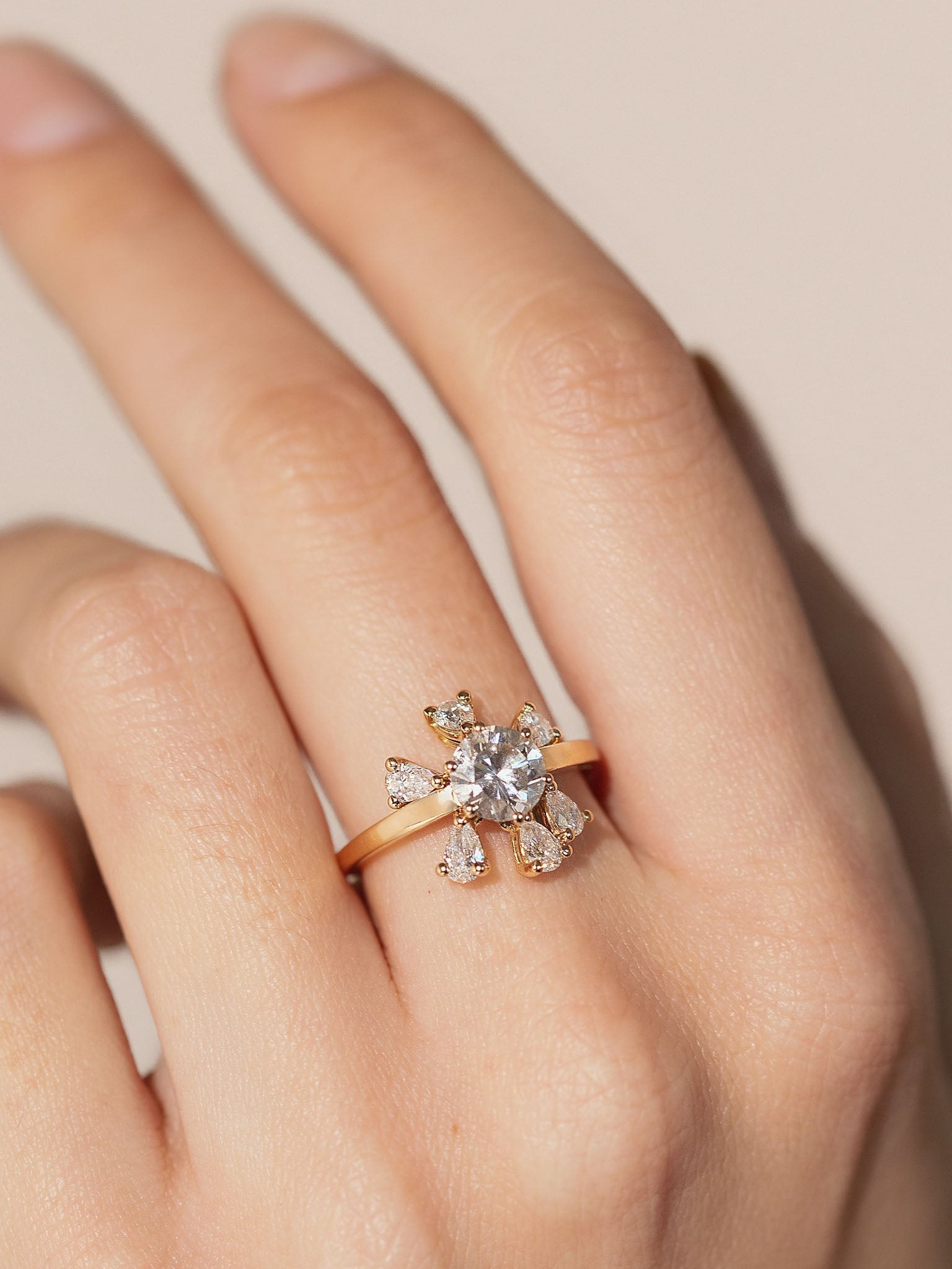 Dancing Diamonds daisy ring